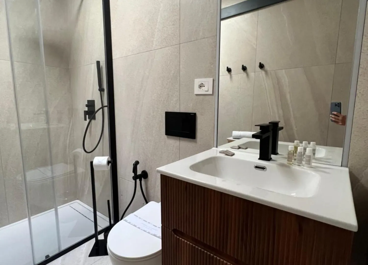 Best Price Vs Quality-Fully Equipped & Renovated 2Room Suite Montenero-City Centre Όλμπια Διαμέρισμα