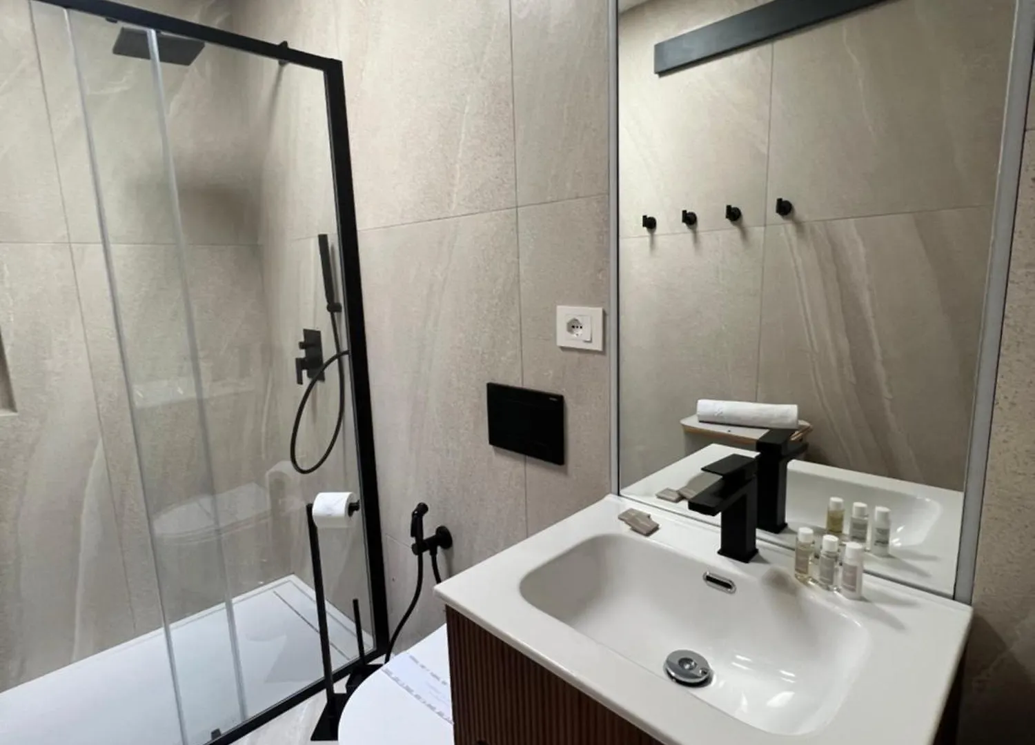 Best Price Vs Quality-Fully Equipped & Renovated 2Room Suite Montenero-City Centre Όλμπια Ιταλία