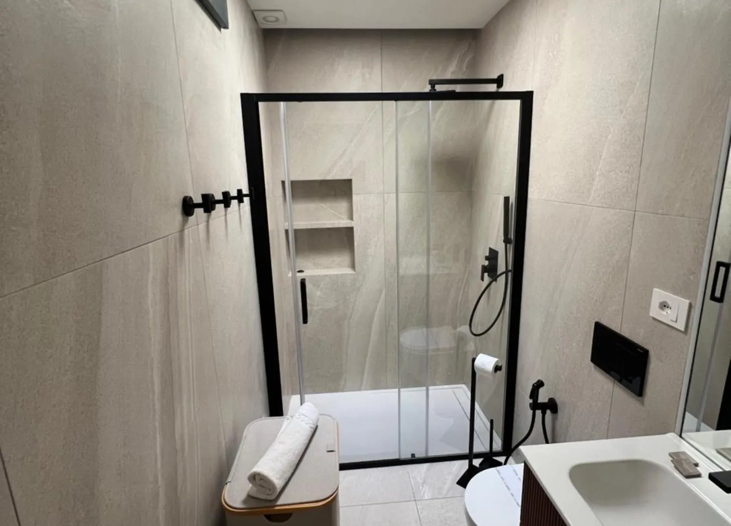 Best Price Vs Quality-Fully Equipped & Renovated 2Room Suite Montenero-City Centre Όλμπια