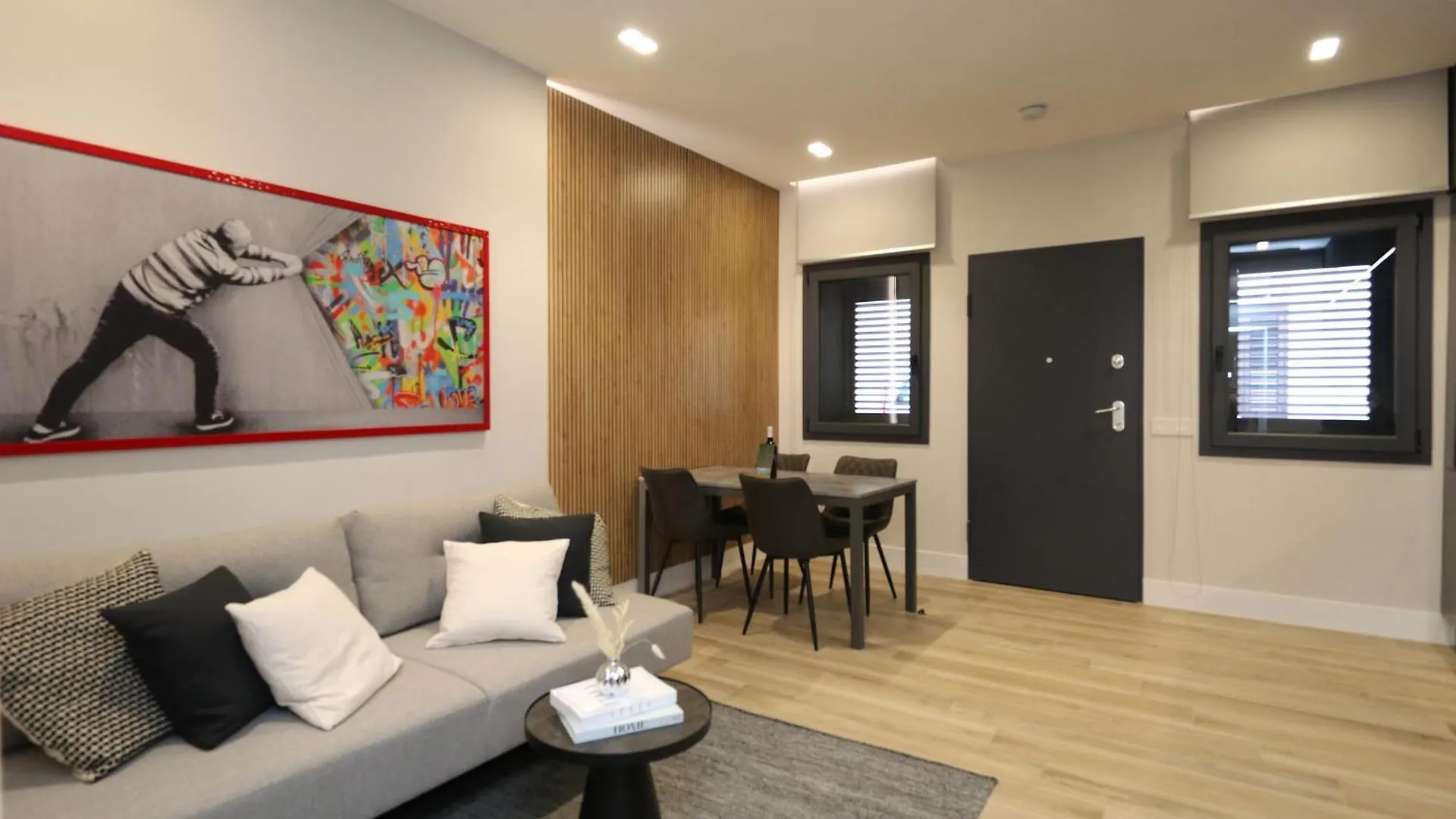 Best Price Vs Quality-Fully Equipped & Renovated 2Room Suite Montenero-City Centre Όλμπια Διαμέρισμα
